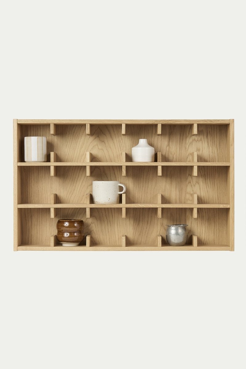 SÆTTER 3 Horizontal in Oiled Oak - the original cup shelf and type case